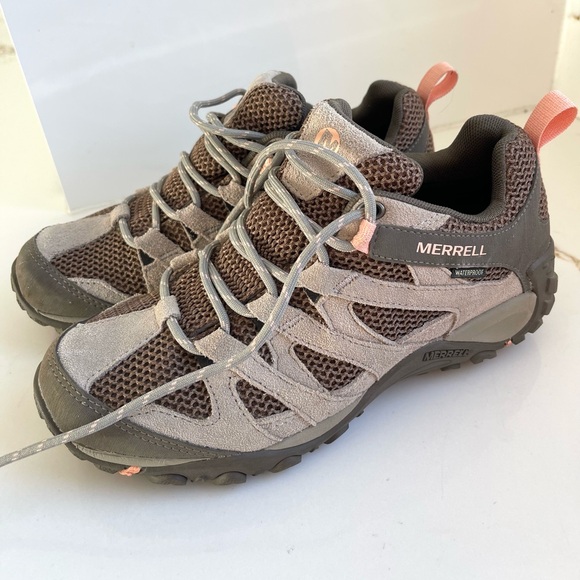 Merrell Shoes - Merrell Alverstone Waterproof Hiking Shoes size 7